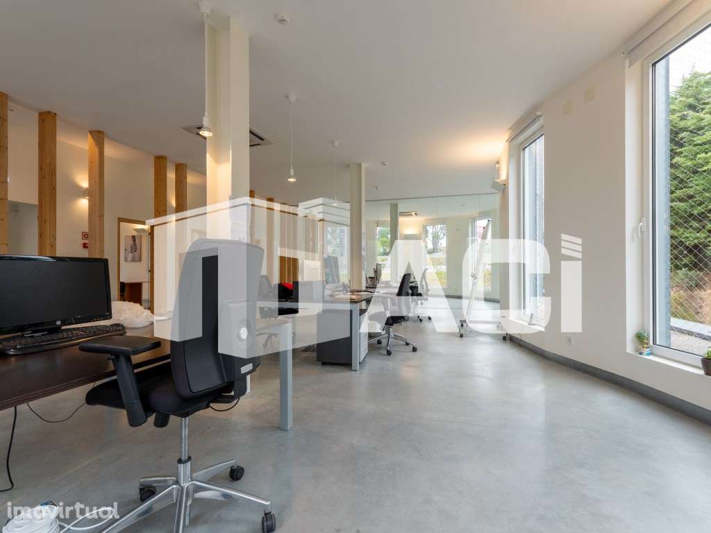 Armazém e Espaço Industrial de Excelência - 3 Pisos | Terreno de 5.... - Grande imagem: 3/39