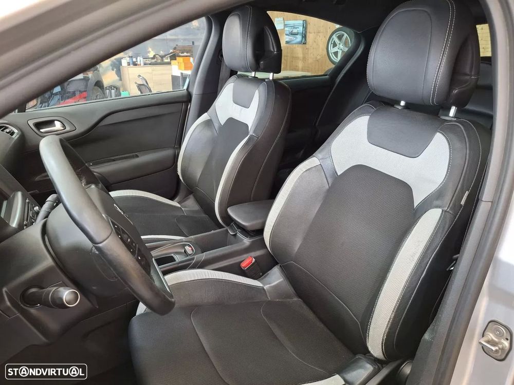 Citroën DS4 1.6 HDi So Chic - 8