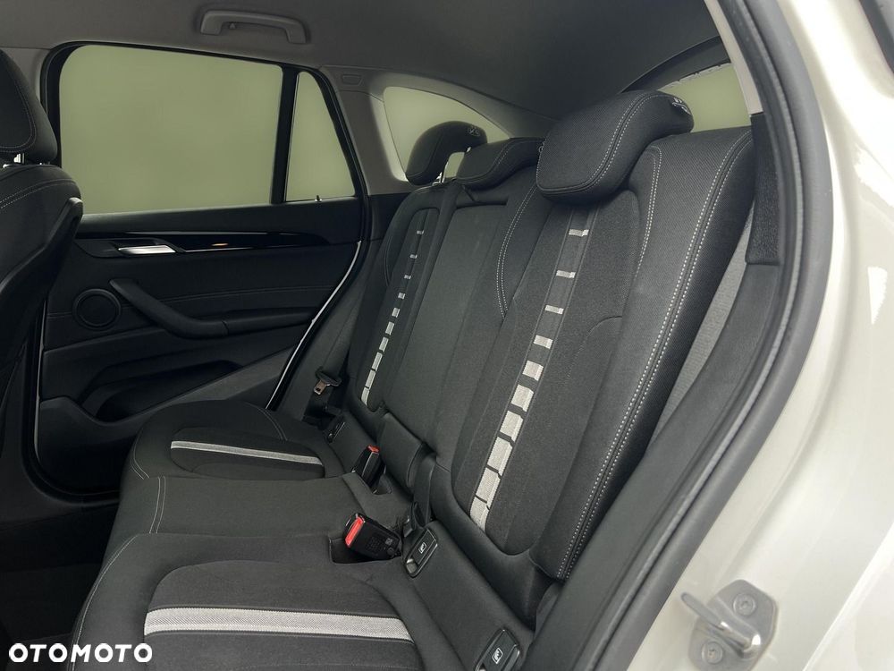 BMW X1 sDrive18i - 12