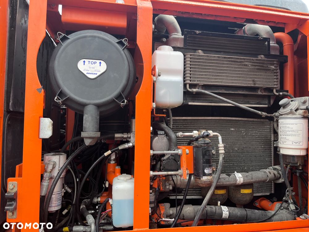 Doosan DX140W - 25