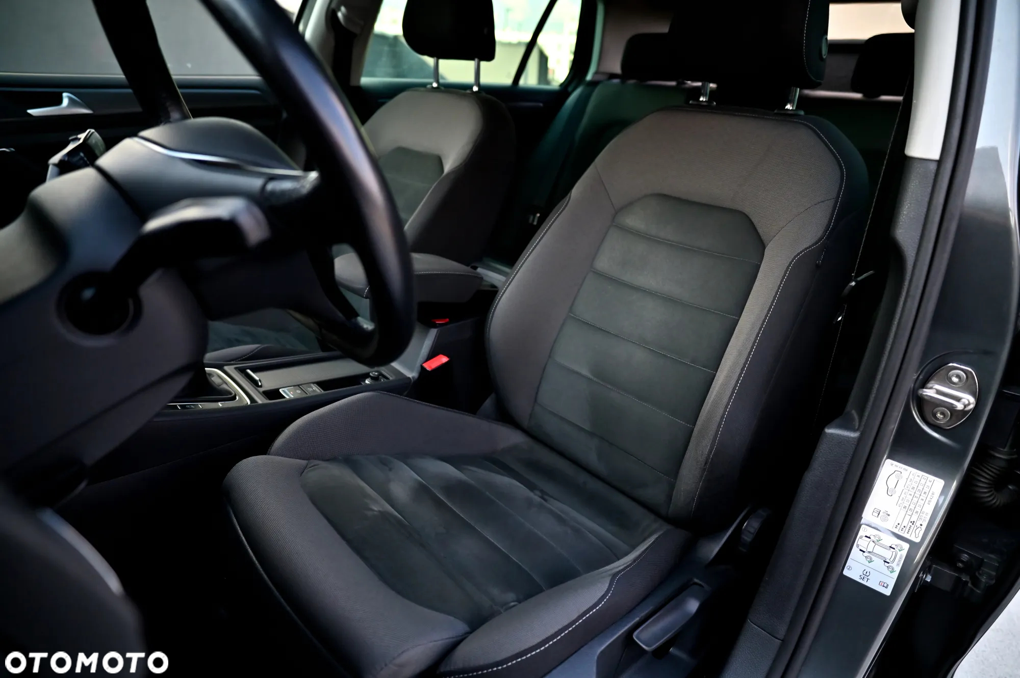 Volkswagen Golf Variant 1.5 TSI OPF R-Line - 23