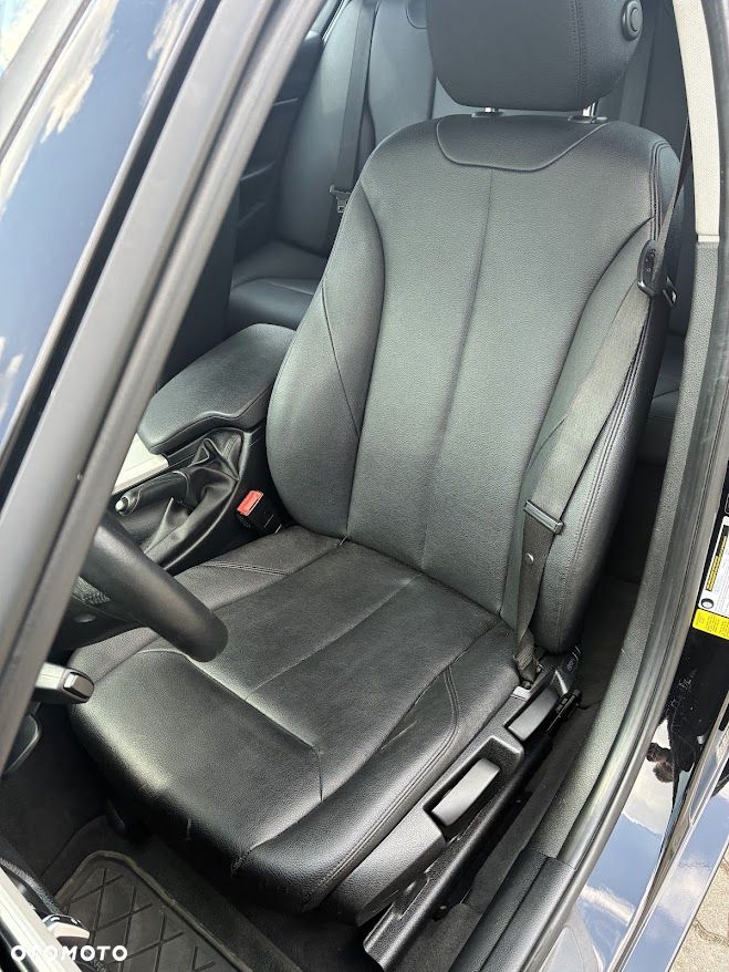 BMW Seria 3 320i - 11