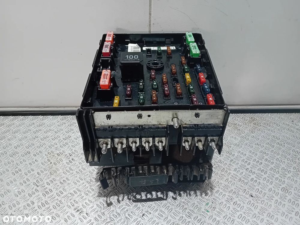 skrzynka bezpieczników Audi Q3 2.0 TDI 2015 - 1