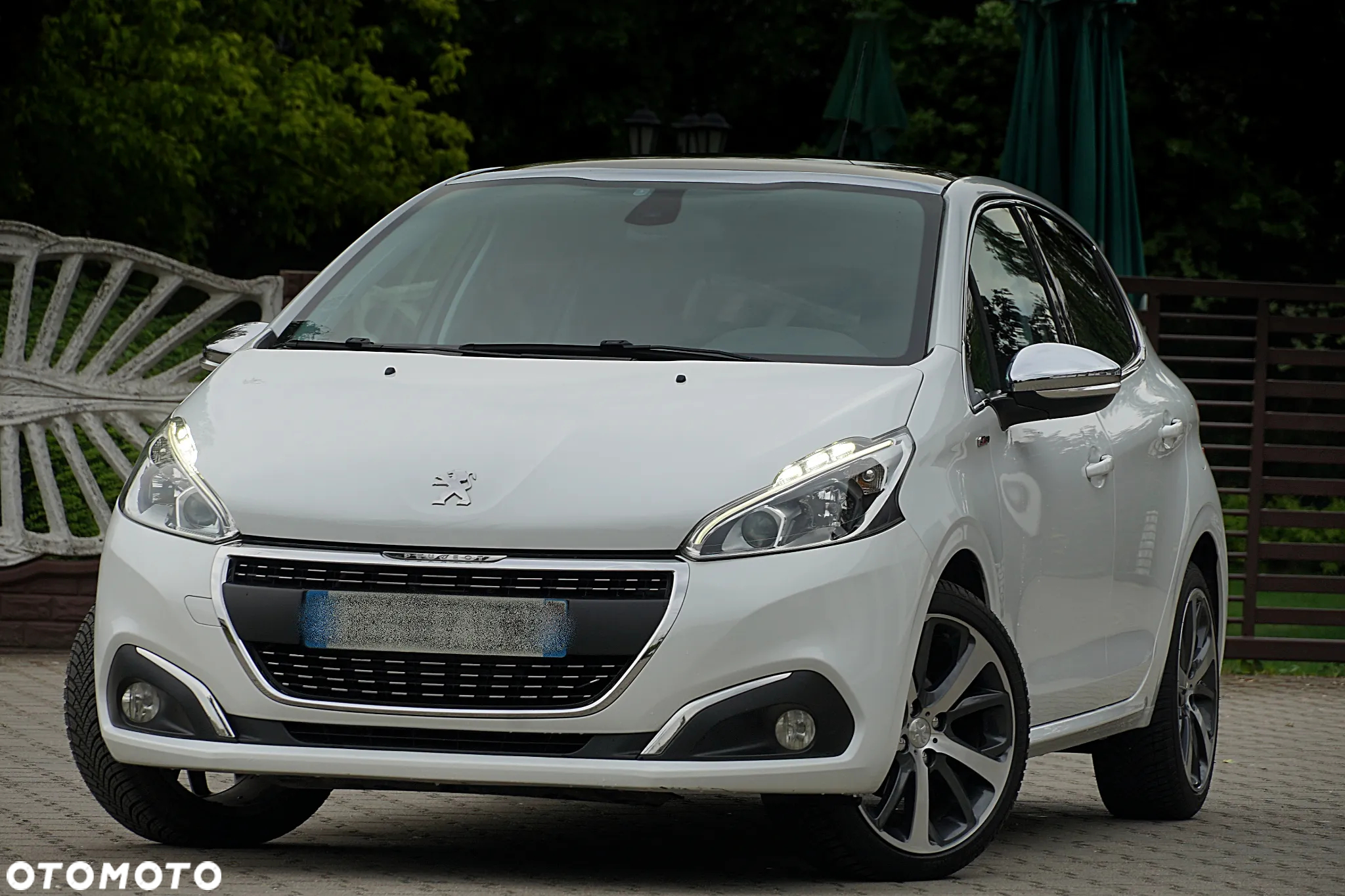 Peugeot 208 - 10