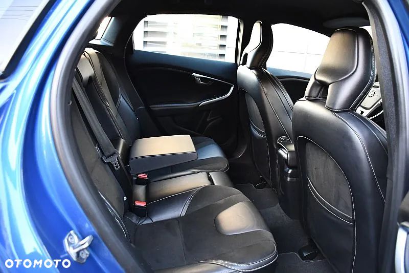 Volvo V40 D3 Drive-E SCR R-Design Momentum - 23