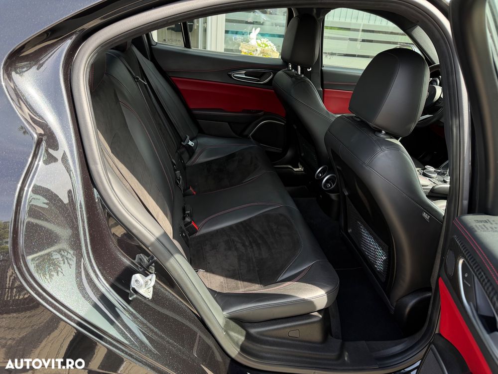 Alfa Romeo Giulia 2.9 V6 Bi-Turbo AT8 Quadrifoglio - 14