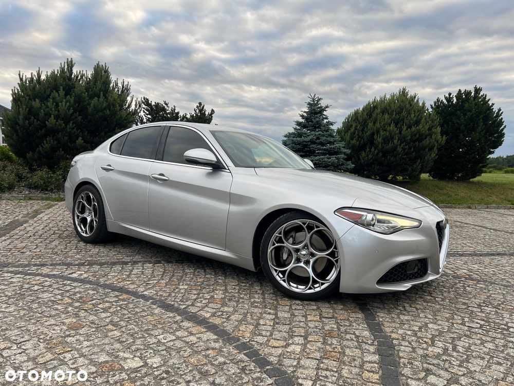 Alfa Romeo Giulia 2.0 Turbo 16V AT8 Veloce Ti - 3