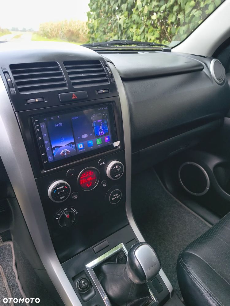 Suzuki Grand Vitara 2.4 De Luxe - 10