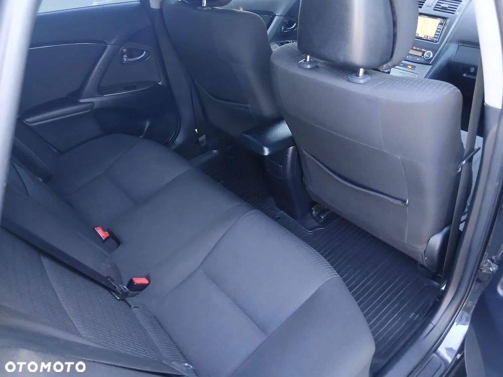 Toyota Avensis - 8