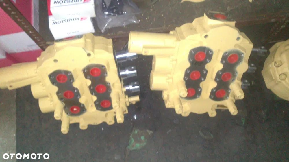 Rozdzielacz roboczy po regeneracji do ładowarki Ł-34, Ł-34B. 534 - 1