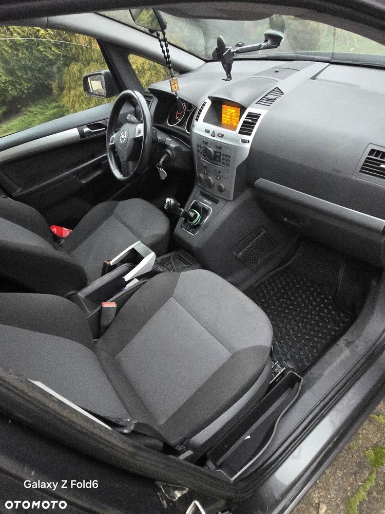 Opel Zafira - 10