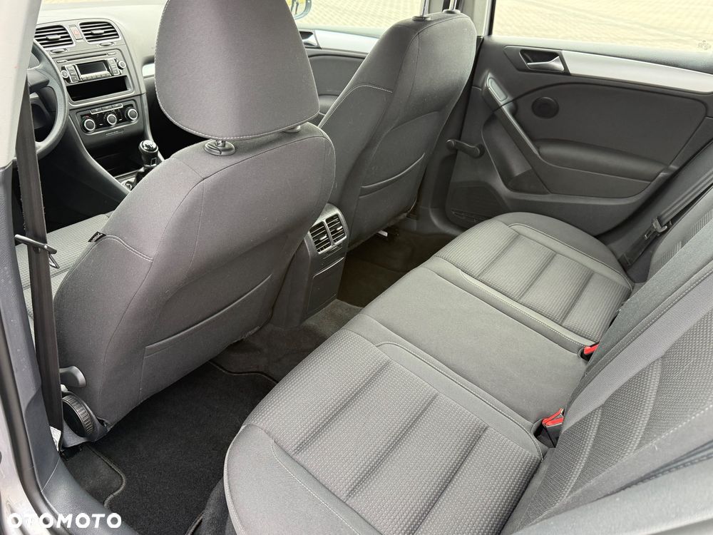 Volkswagen Golf - 25