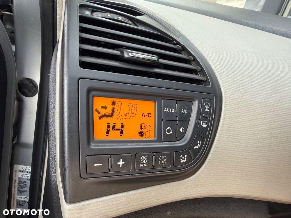 Citroën C4 Grand Picasso 1.8i SX - 19