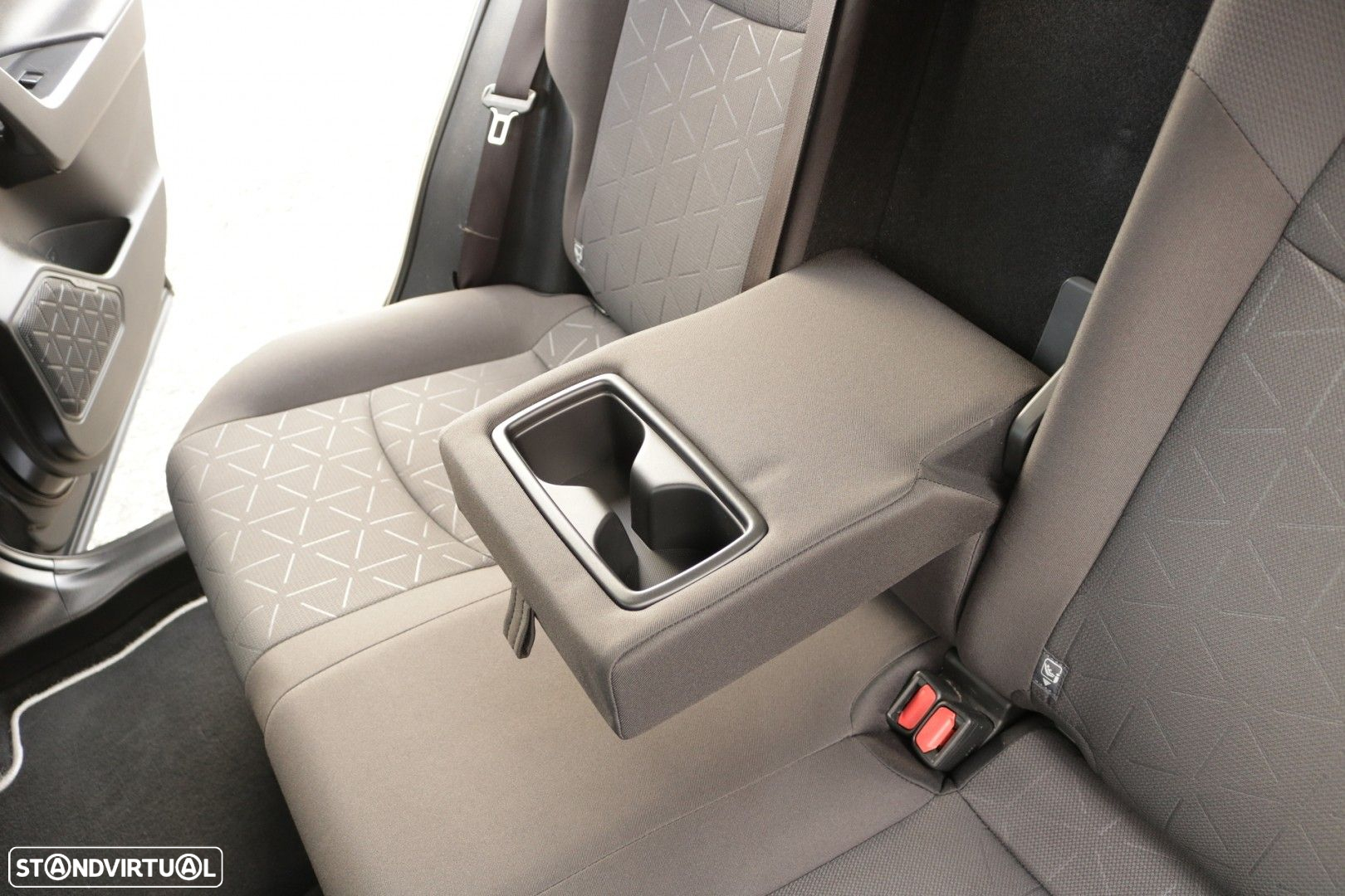 Toyota RAV4 2.5 HDF Comfort - 31
