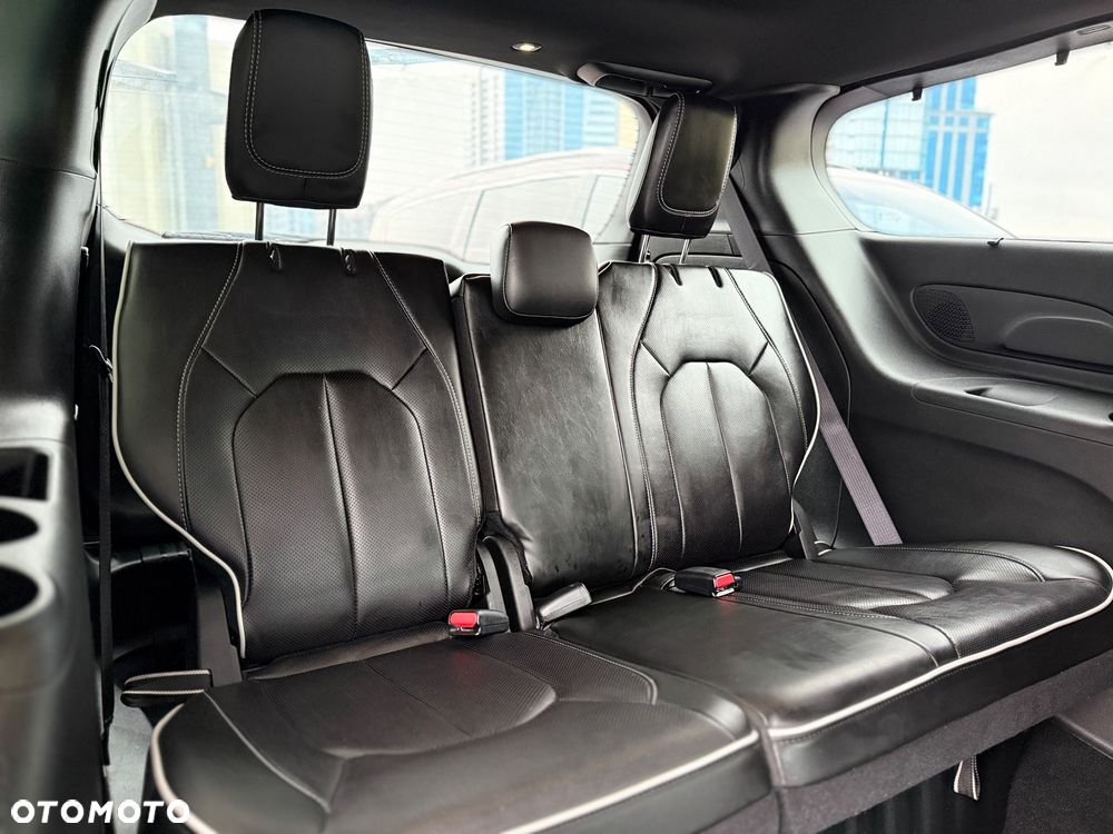 Chrysler Pacifica - 23