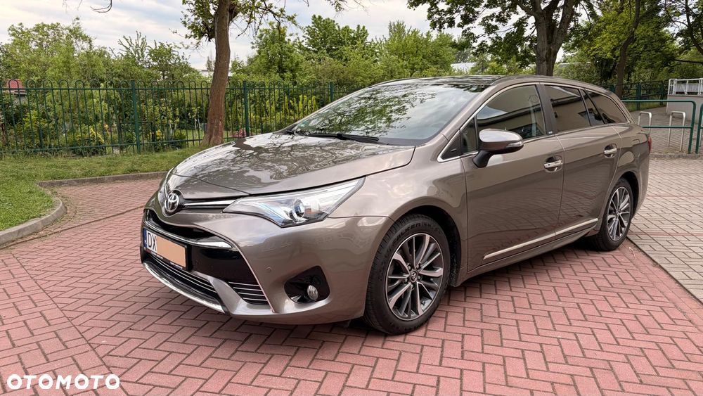 Toyota Avensis 1.8 Selection MS - 26