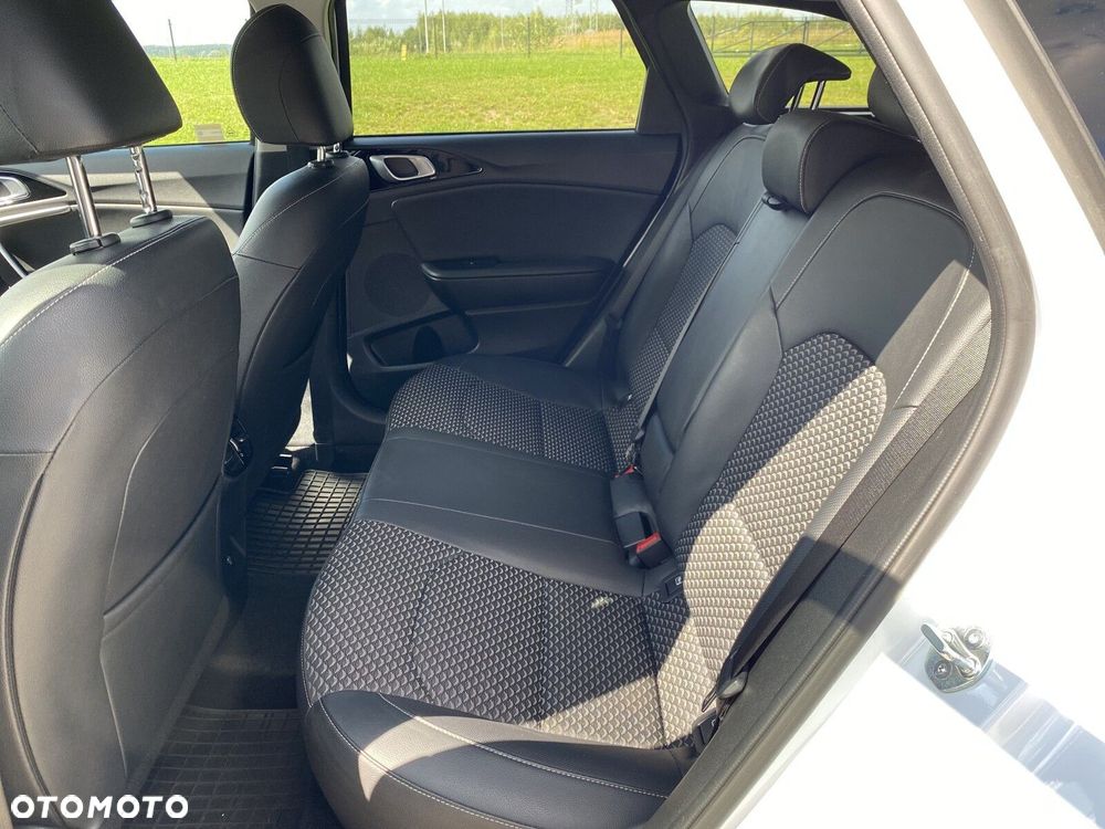 Kia Ceed - 13