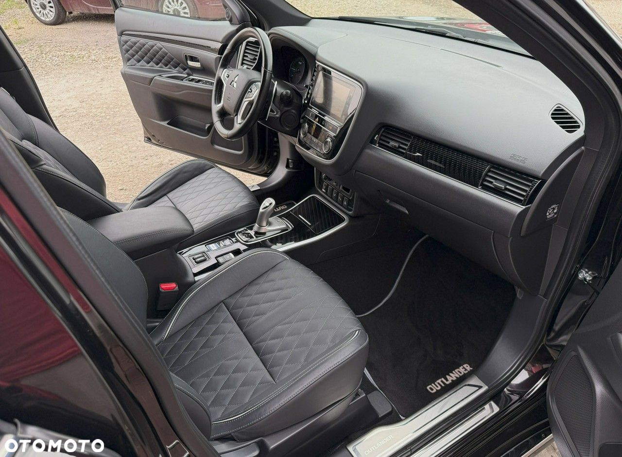 Mitsubishi Outlander PHEV Intense + - 22