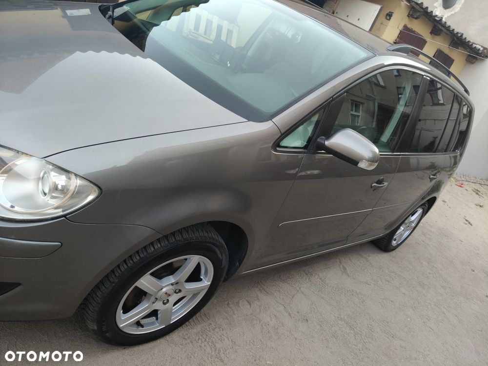 Volkswagen Touran - 6