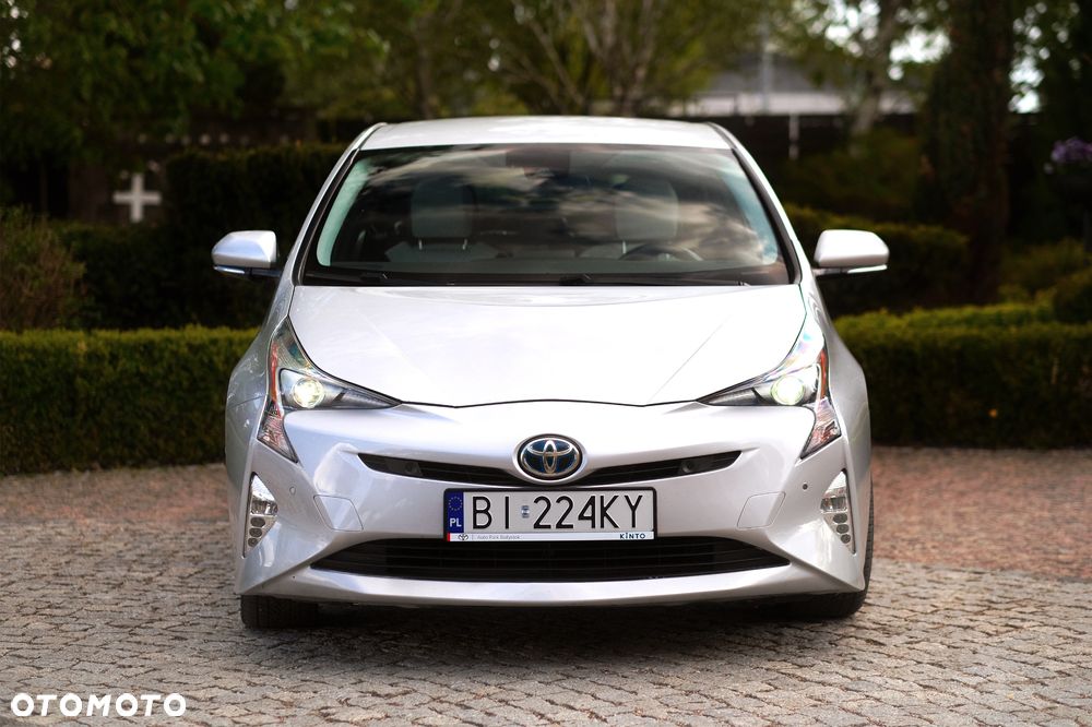 Toyota Prius (Hybrid) Executive - 2