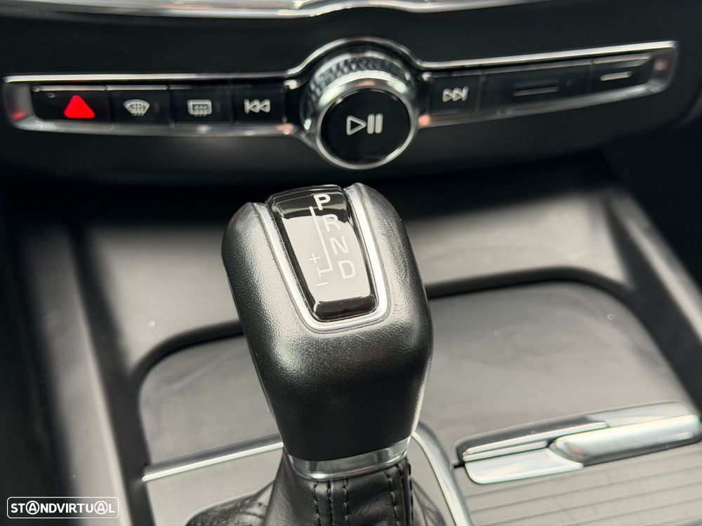 Volvo XC 60 2.0 D4 Momentum Geartronic - 48