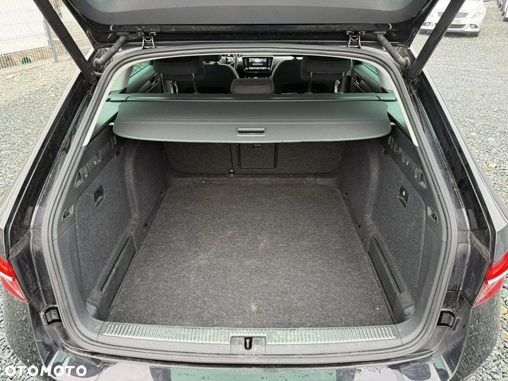 Skoda Superb 2.0 TDI SCR Style DSG - 23