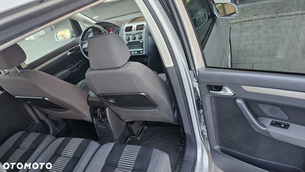 Volkswagen Touran - 18