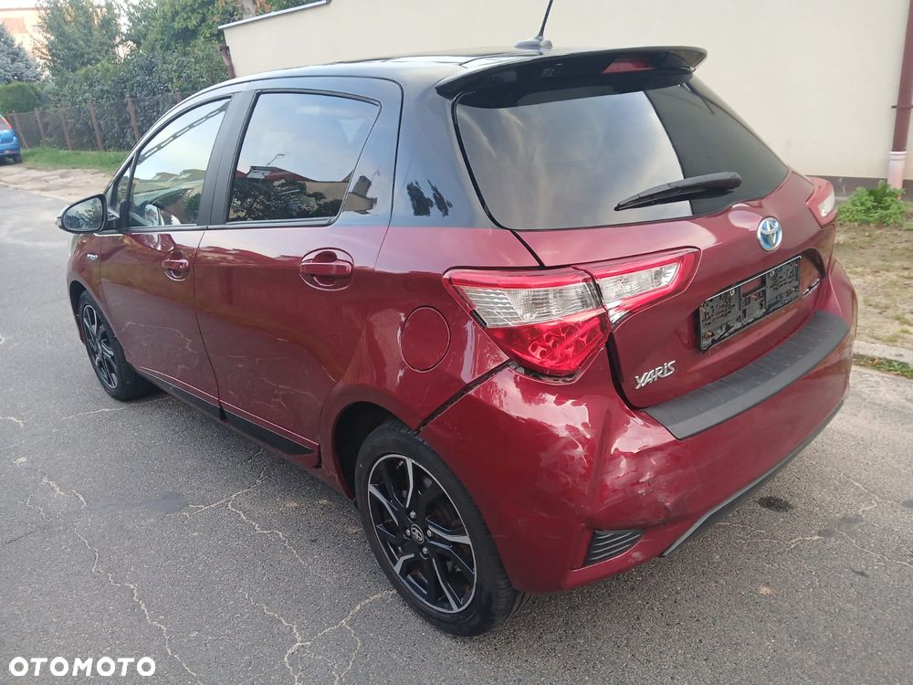 Toyota Yaris Hybrid 100 Selection - 29