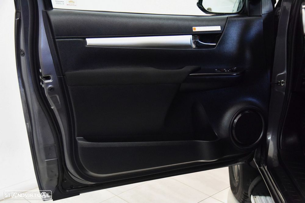 Toyota Hilux - 35