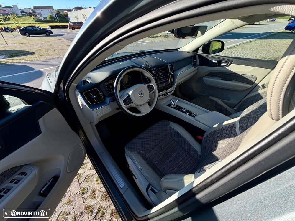 Volvo XC 60 2.0 T8 PHEV Momentum AWD - 24