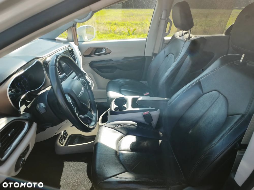 Chrysler Pacifica - 20