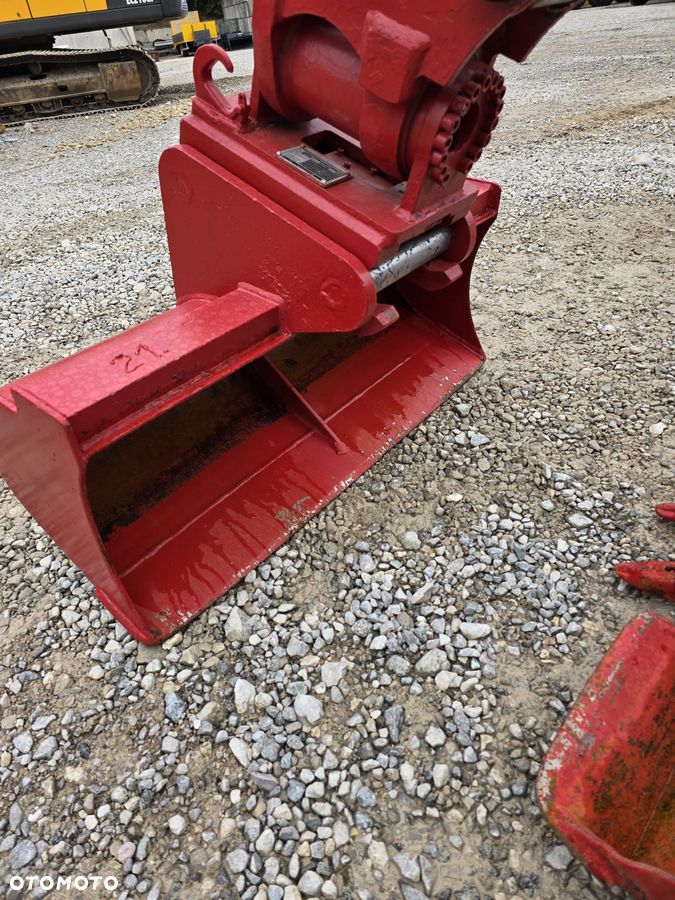 Takeuchi TB230 , ROK 2017 Powertilt 2 łyżki 300 mm 6oomm 1 łyżka skośna 1200 mm - 5