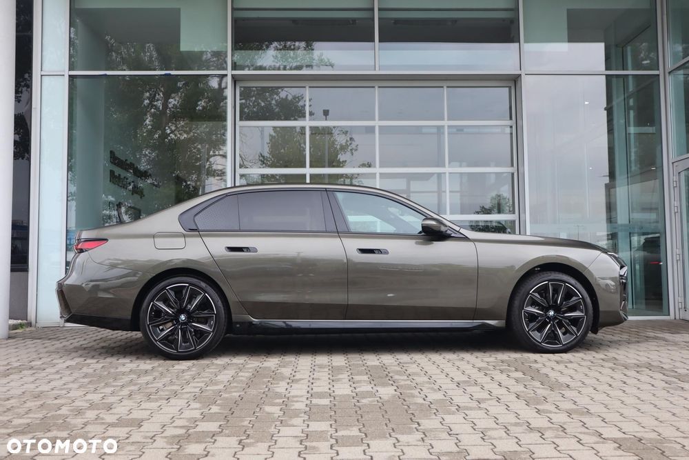 BMW Seria 7 - 8