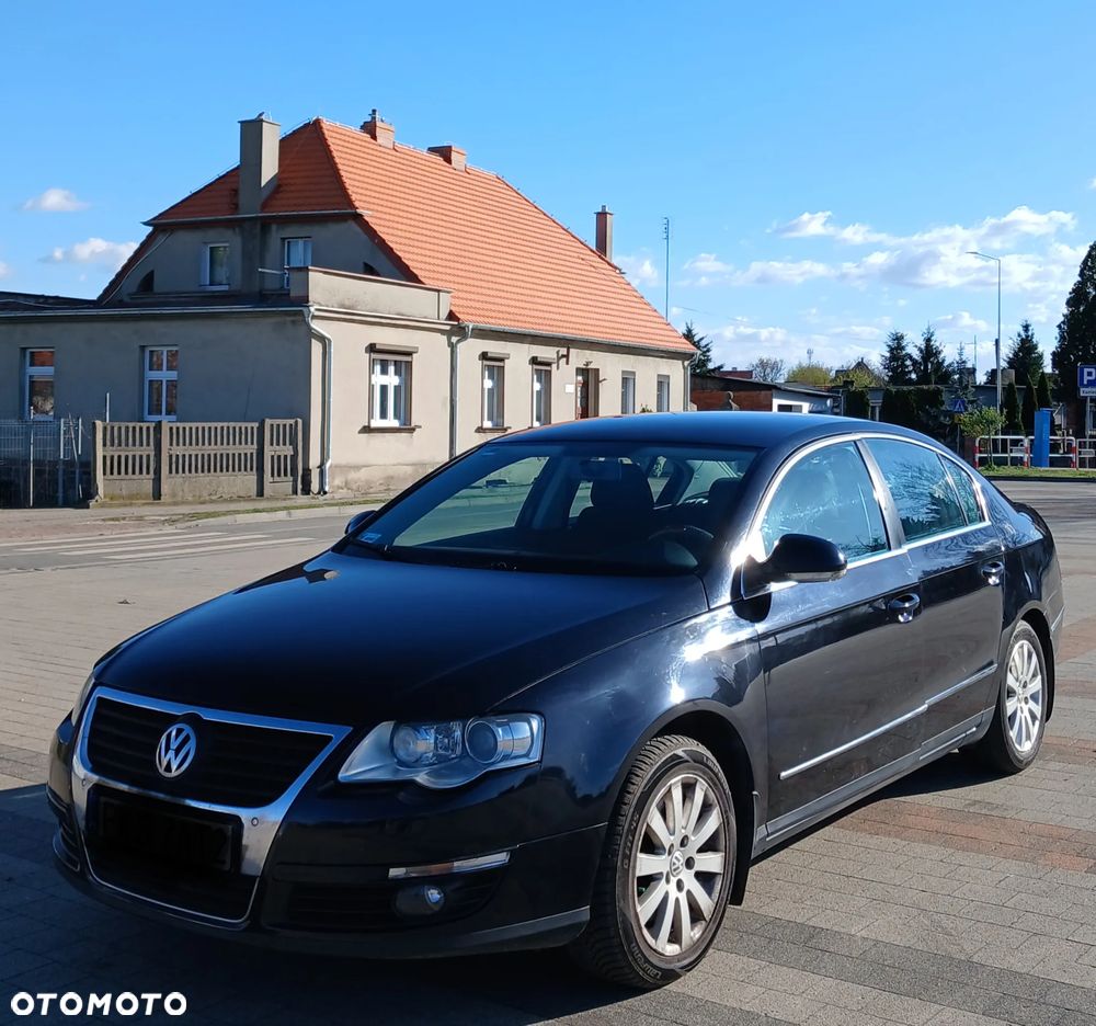 Volkswagen Passat - 1
