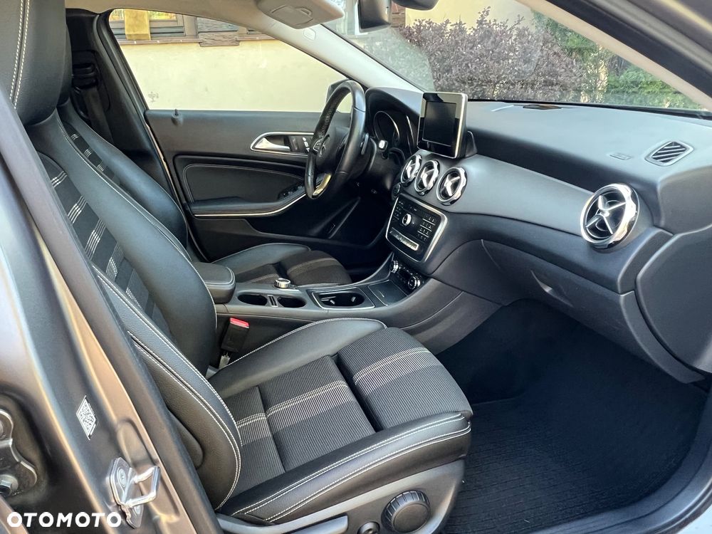 Mercedes-Benz GLA 200 7G-DCT AMG Line - 22