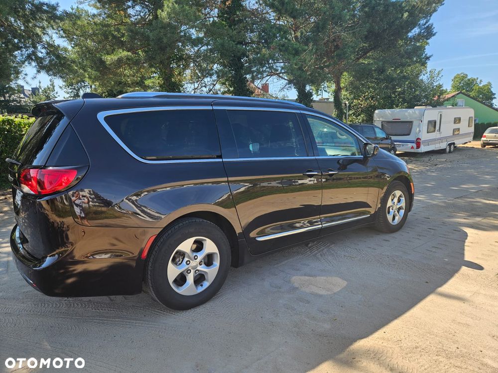 Chrysler Pacifica - 9