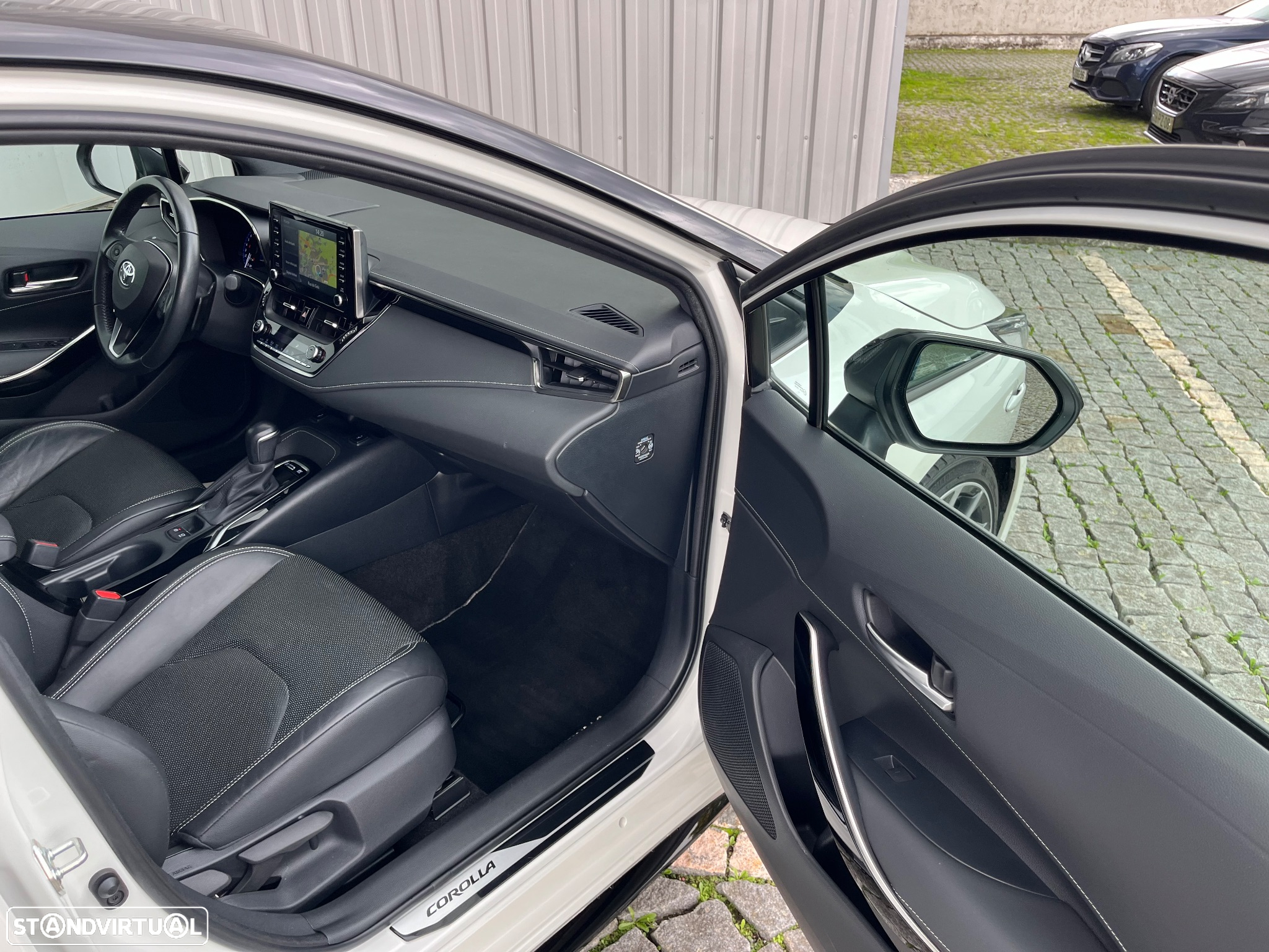 Toyota Corolla 2.0 Hybrid Luxury Black - 19