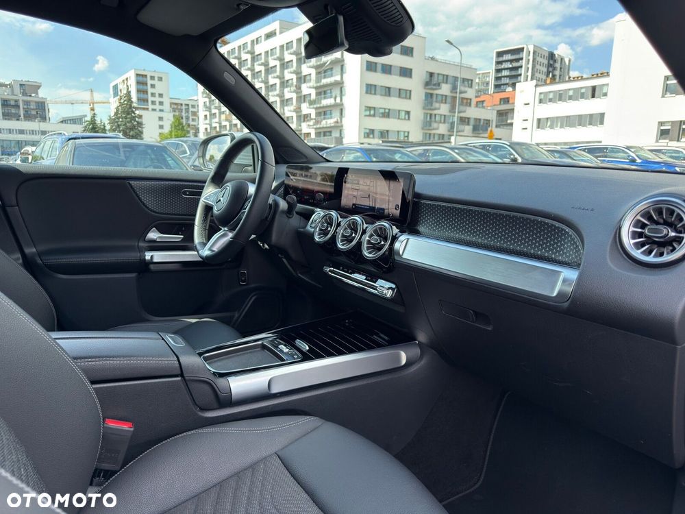 Mercedes-Benz GLB 200 Progressive 7G-DCT - 25