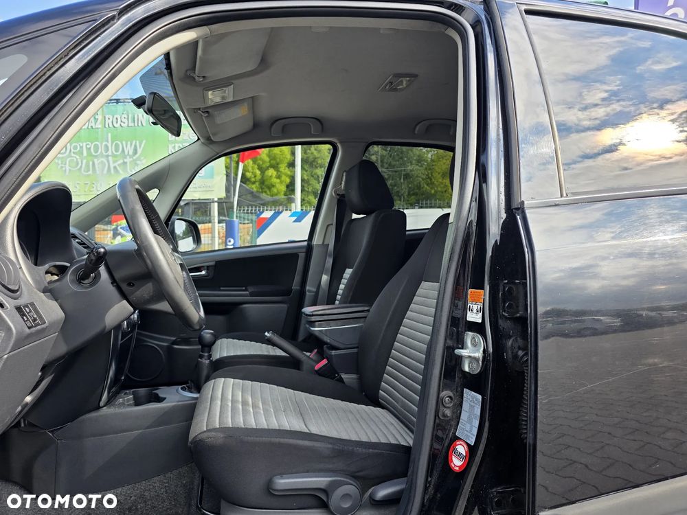 Suzuki SX4 1.6 Comfort Plus - 11