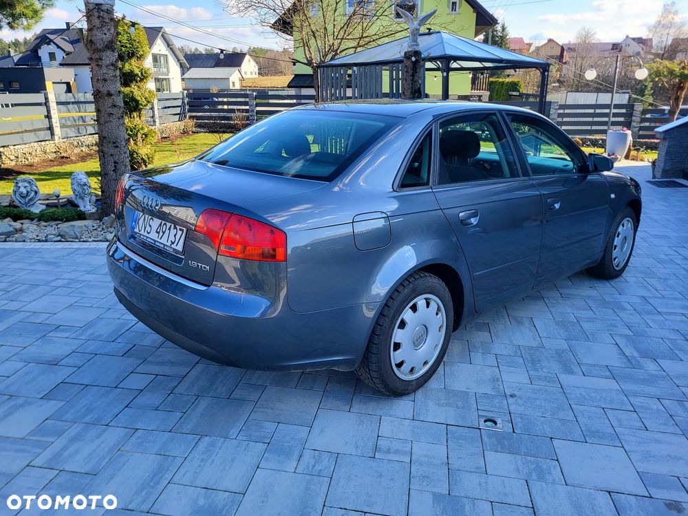 Audi A4 Limousine - 4