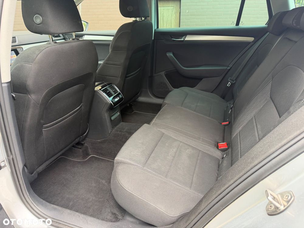 Skoda Superb 1.6 TDI GreenLine - 32