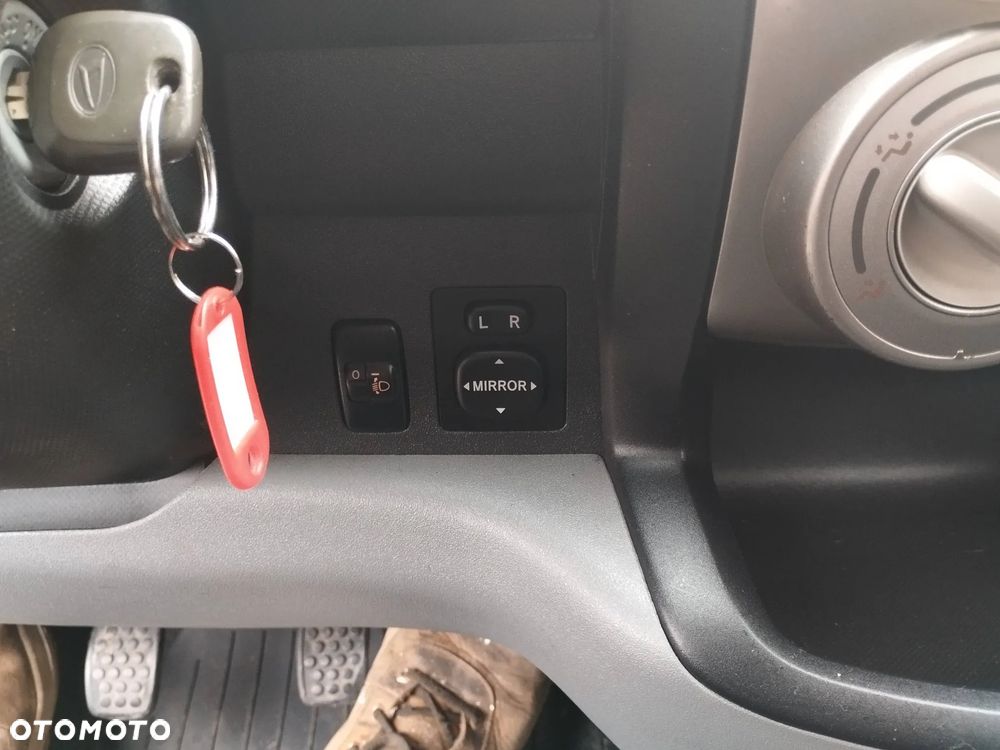 Daihatsu Sirion - 10