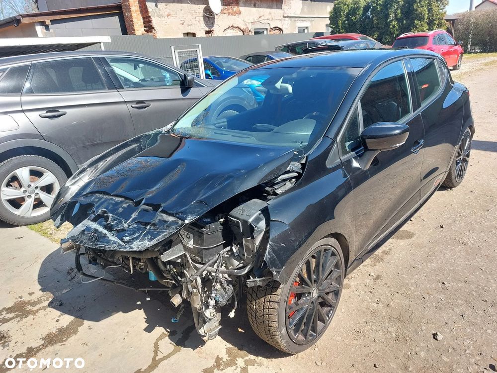 Renault Clio TCe 220 EDC R.S Trophy - 12