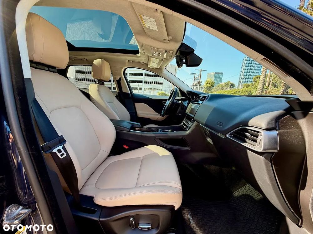 Jaguar F-Pace 2.0 i4P AWD R-Sport - 26