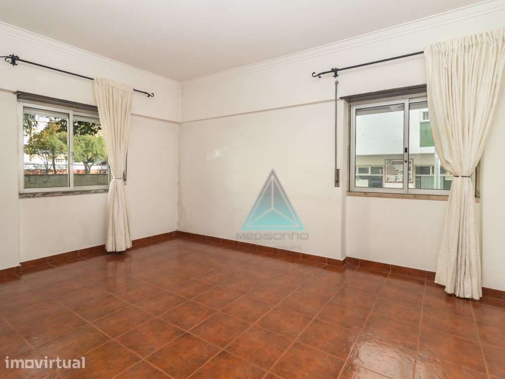 Apartamento T2 rés de chão alto Torre da Marinha - Grande imagem: 4/15