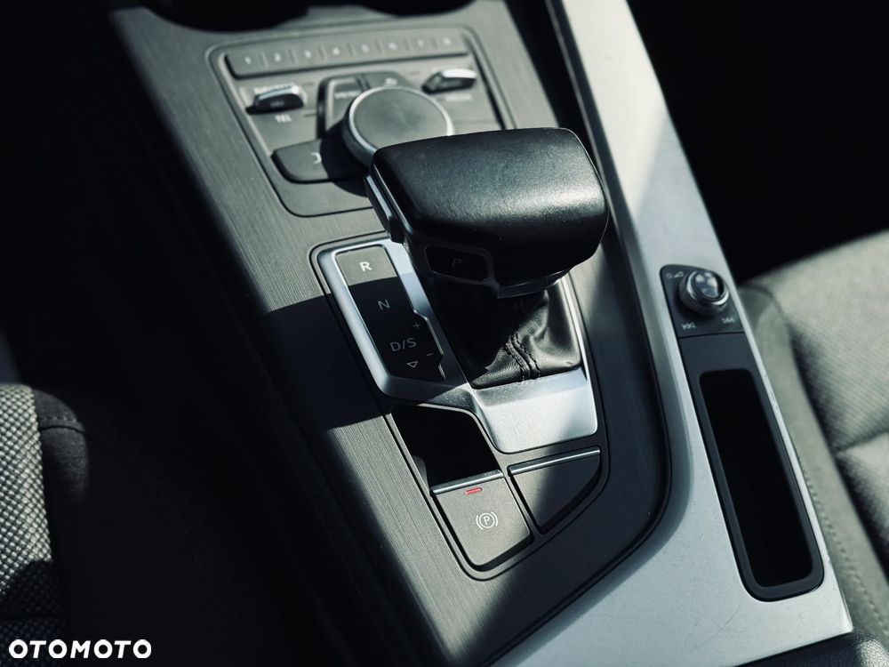 Audi A4 Avant 2.0 TDI S tronic - 24