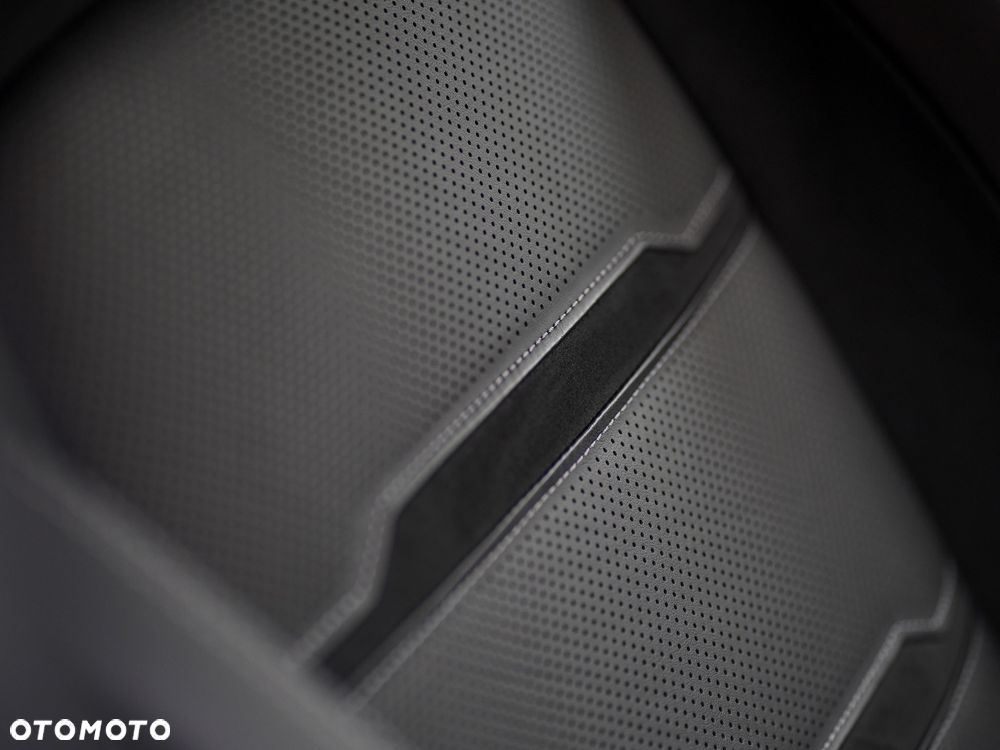 Mercedes-Benz AMG GT - 40