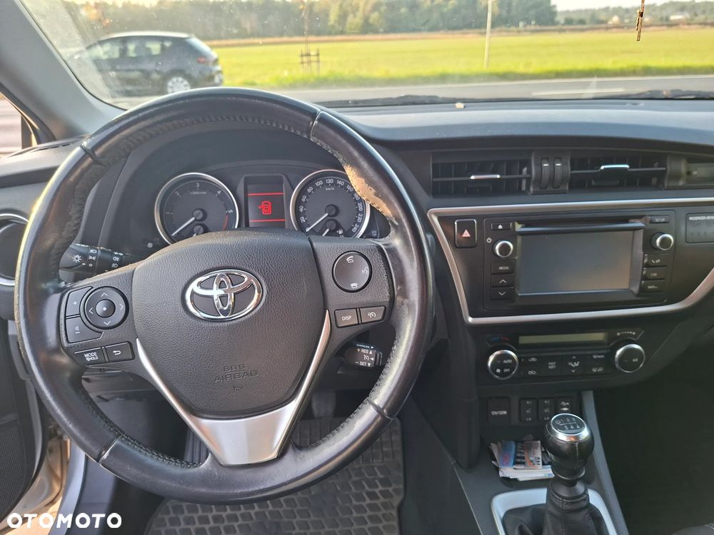 Toyota Auris 2015 photo 4