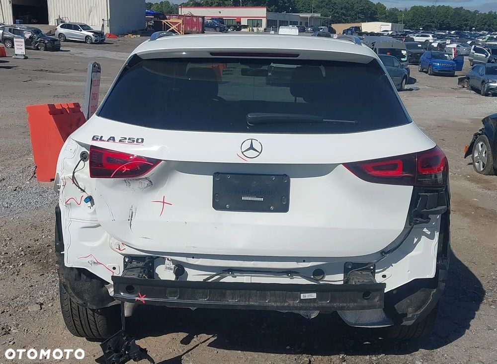Mercedes-Benz GLA - 6