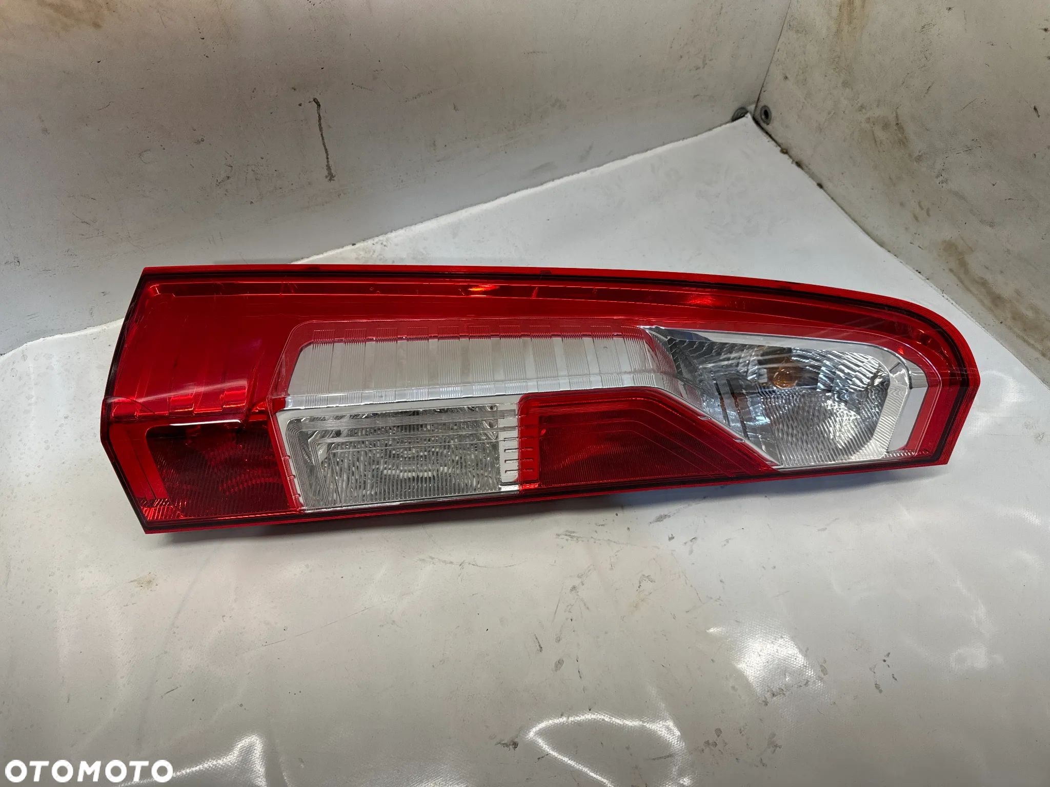 LEWA TYLNA LAMPA RENAULT MASTER IV - 1
